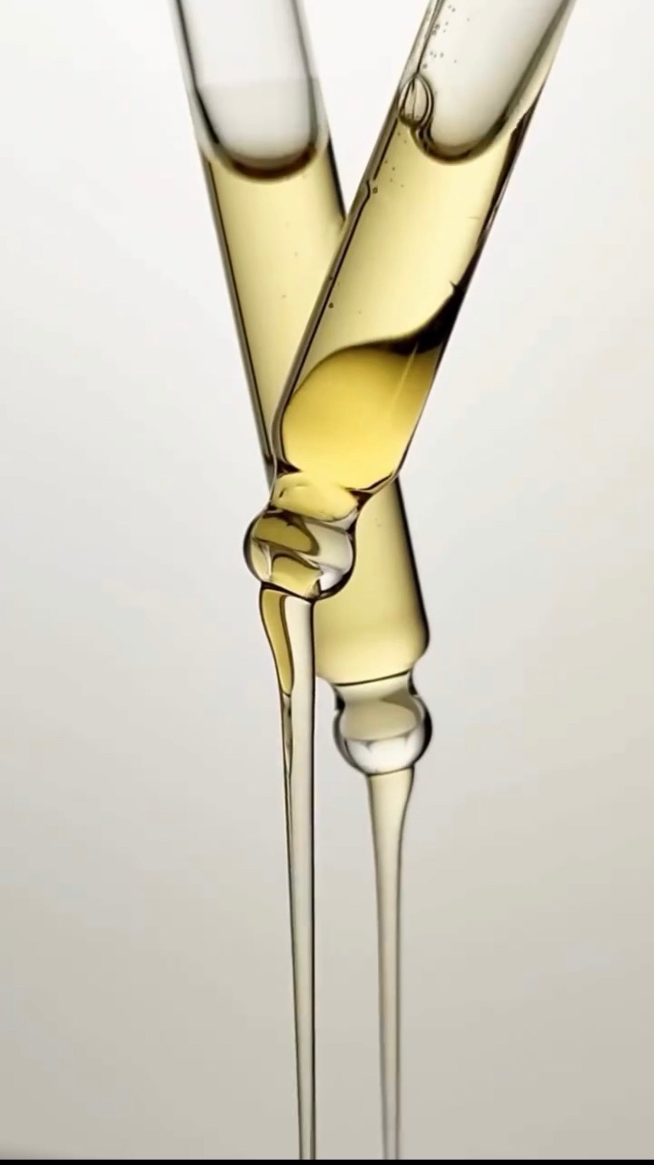 Glass pipettes filled with golden MelaBODY serum